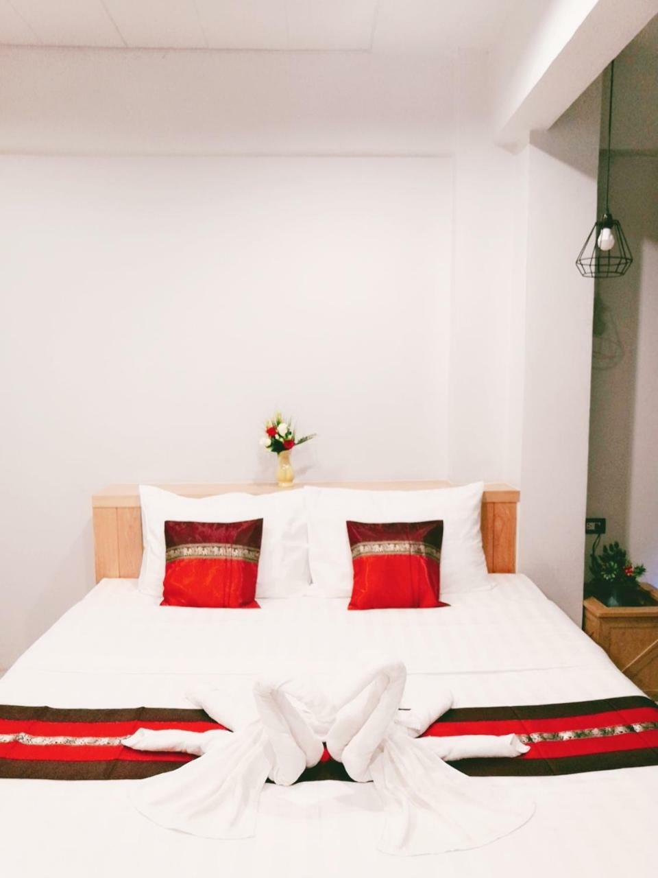Little Lanna Guesthouse Чиангмай Экстерьер фото